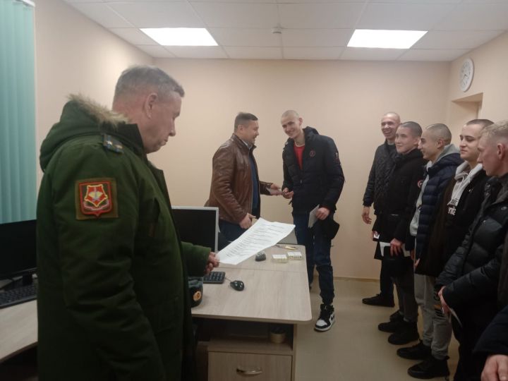 14 ноября из Алькеевского района проводили на военную службу 10 молодых людей
