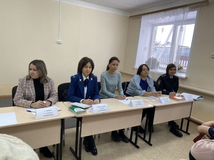 В Алькеевском районе проведена встреча с семьями в рамках Всероссийского Дня правовой помощи детям