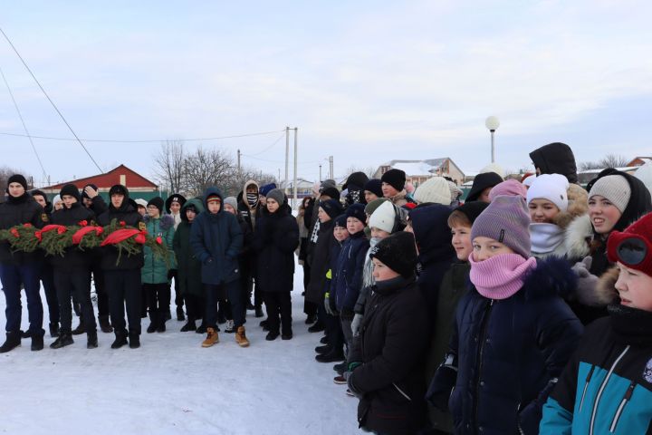 В Базарно-Матакском Парке Героям состоялся торжественный митинг