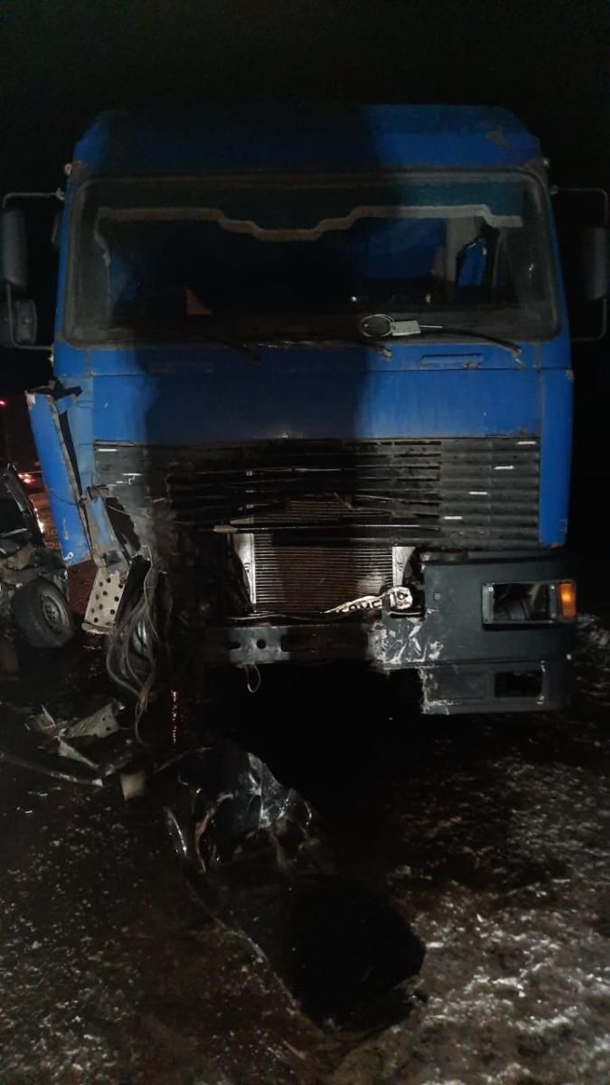Водитель «Лады Гранты» столкнулся лоб в лоб с грузовиком «МАЗ»