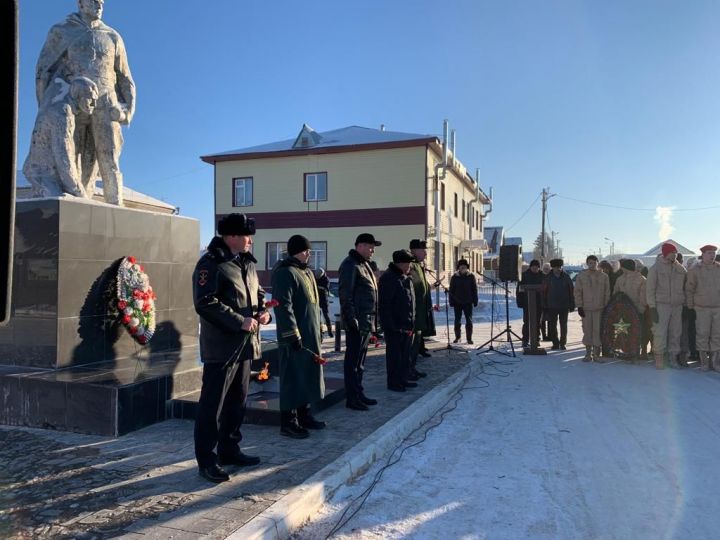 Алькеевцы почтили память неизвестному солдату