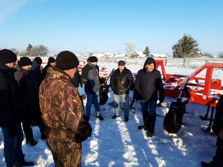 На базе отделения Старые Матаки АО «Востокзернопродукт » провели семинар-совещание с участием руководителей и инженеров хозяйств района