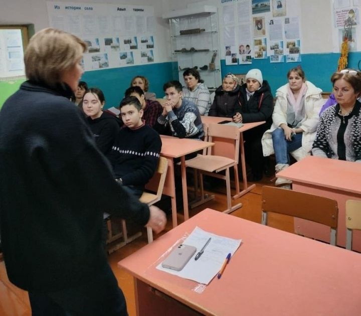 В школах Алькеевского района проходят встречи с выпускниками школ и их родителями
