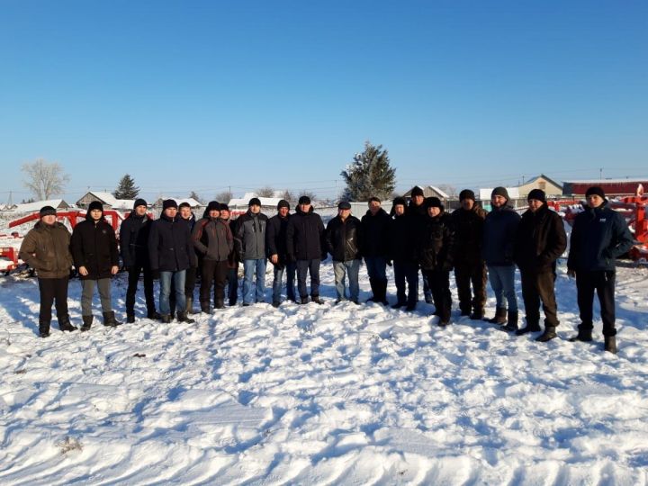 На базе отделения Старые Матаки АО «Востокзернопродукт » провели семинар-совещание с участием руководителей и инженеров хозяйств района