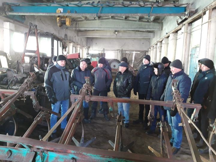 На базе отделения Старые Матаки АО «Востокзернопродукт » провели семинар-совещание с участием руководителей и инженеров хозяйств района
