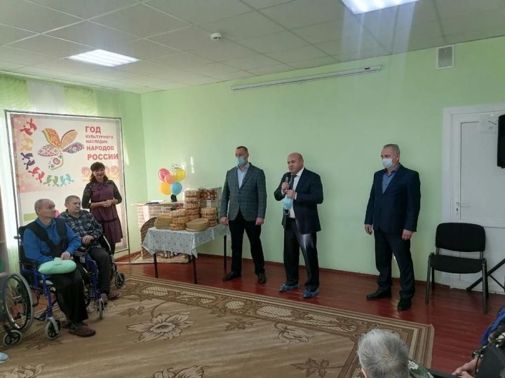 В Алькеевском районе посетили обитателей дома-интерната для пожилых и инвалидов