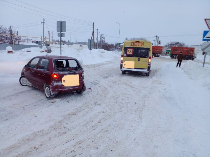 В Алькеевском районе произошло ДТП с участием школьного автобуса