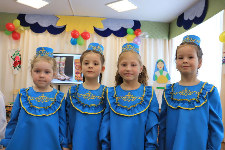 ​​​​​​​Ярко и красочно прошел День родного языка в детском саду «Ромашка» в Базарных Матаках