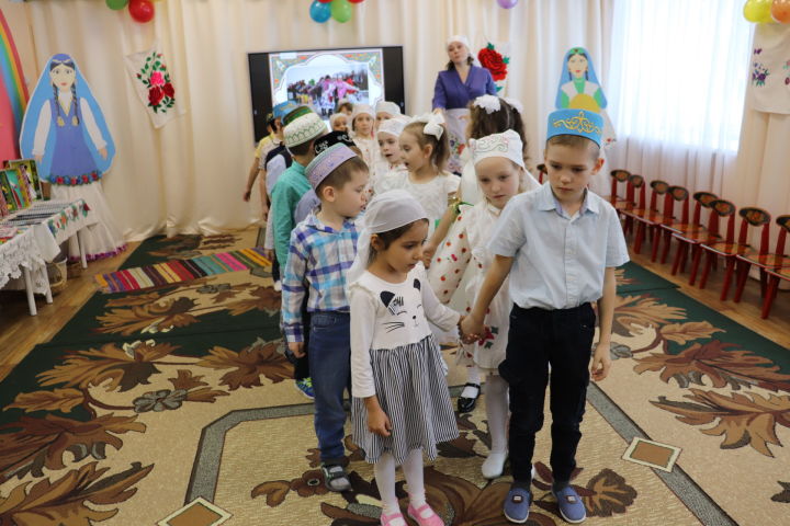 ​​​​​​​Ярко и красочно прошел День родного языка в детском саду «Ромашка» в Базарных Матаках