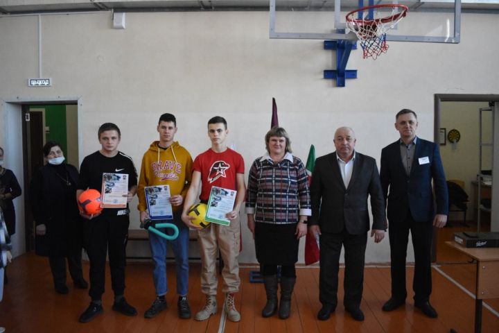 На базе Татарско-Бурнаевской школы состоялось соревнование по стрельбе из пневматического оружия