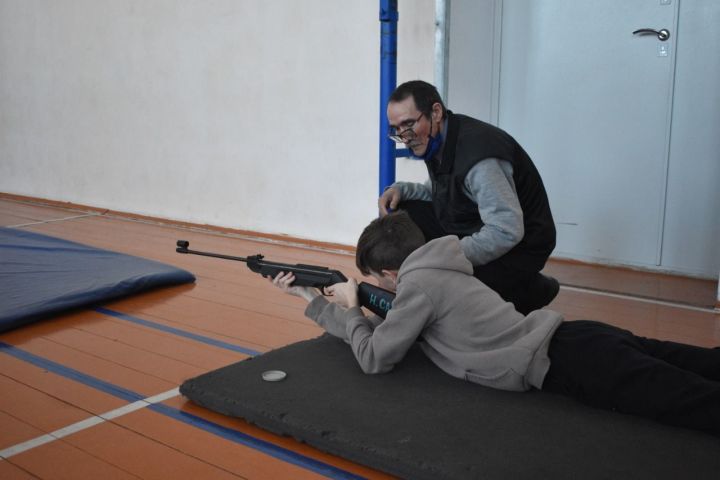 На базе Татарско-Бурнаевской школы состоялось соревнование по стрельбе из пневматического оружия