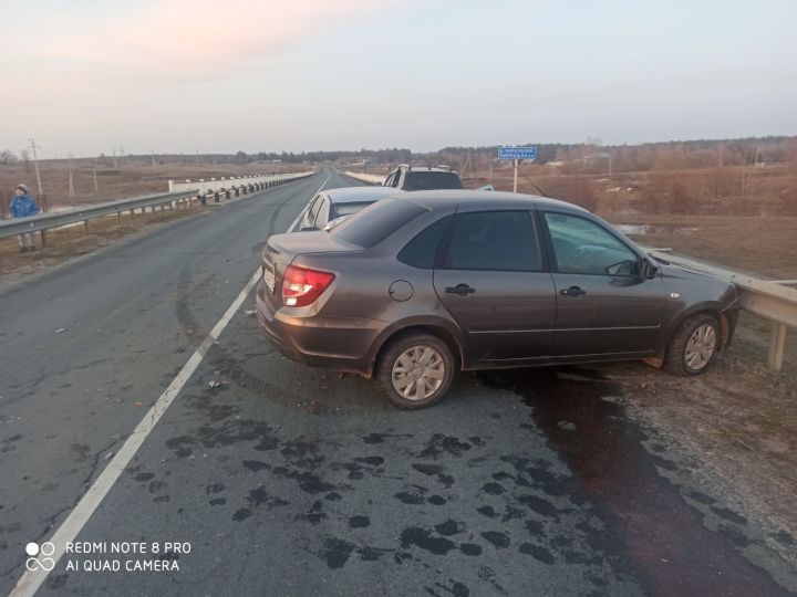 В Алькеевском районе около Новостройки произошло ДТП с участием трех автомобилей