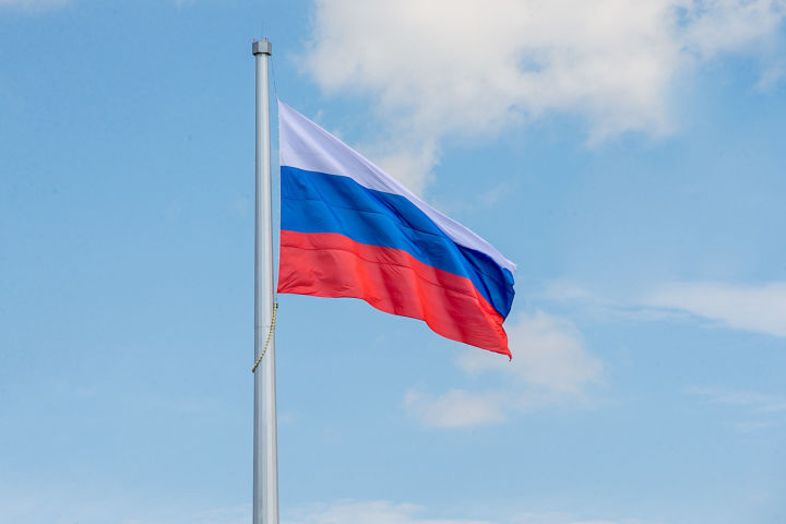 В школах Татарстана стартовала традиция поднятия государственного флага