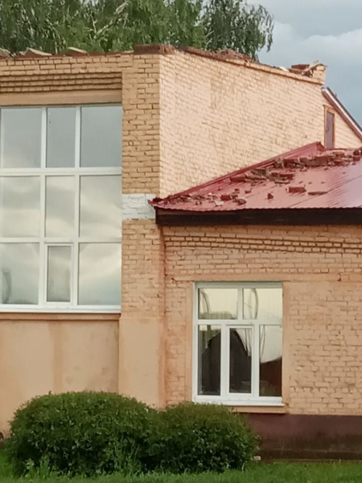 В Спасском районе ураган снёс крышу школы