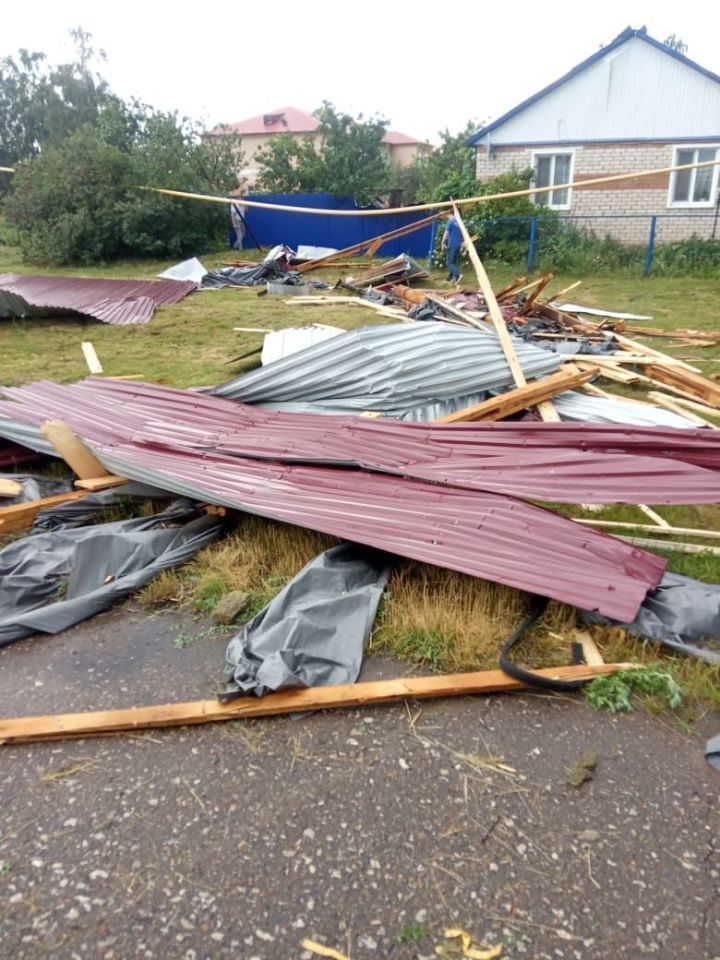 В Спасском районе ураган снёс крышу школы