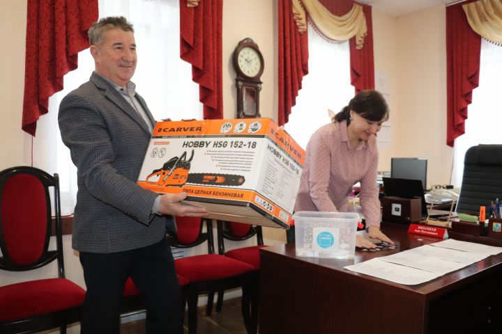 “Әлки хәбәрләре” газетасы әбүнәчеләр арасында призлар уйнатты