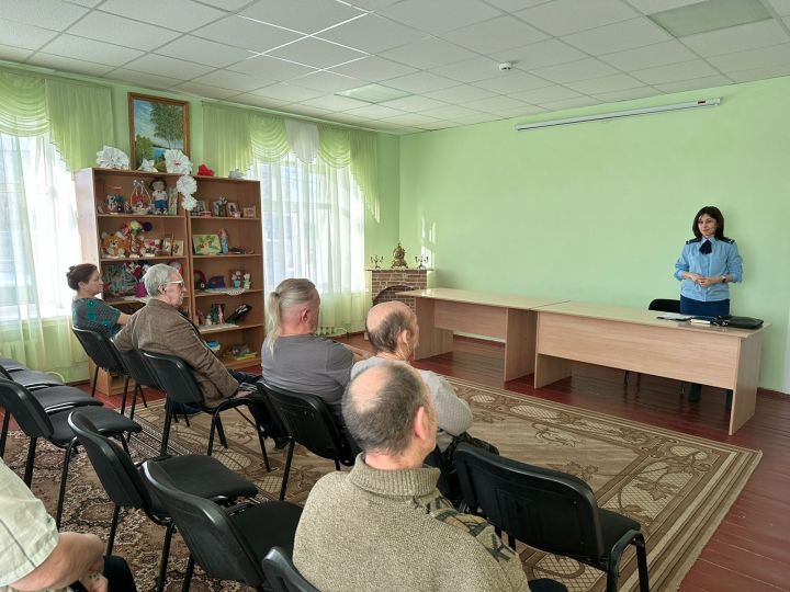В Алькеевском доме-интернате для престарелых и инвалидов выступила заместитель прокурора района Луиза Хайруллина