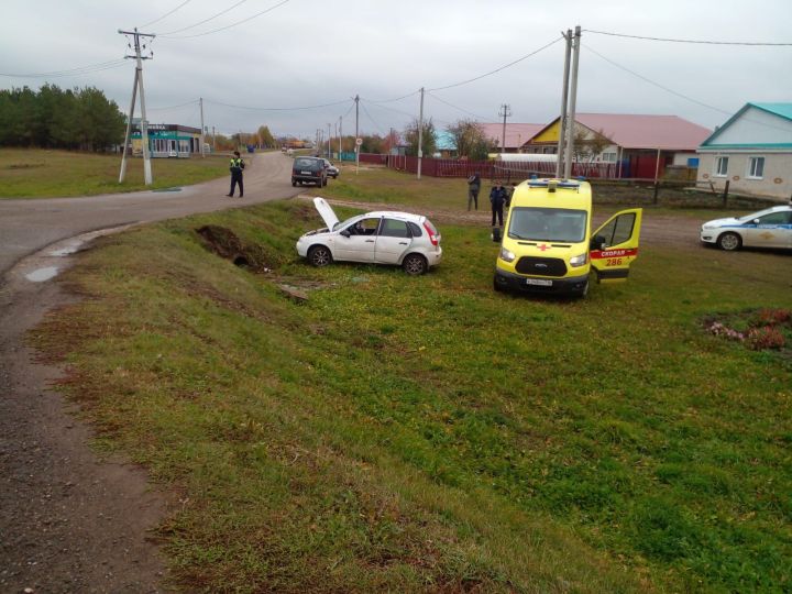 В Базарных Матаках машина с ребенком опрокинулась в кювет