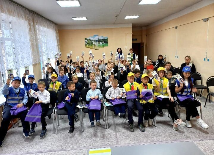 В Чувашско-Бурнаевской школе прошло мероприятие «Посвящение первоклассников в пешеходы».