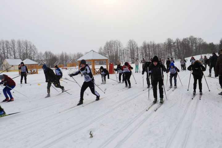 На базе районного детского оздоровительного лагеря «Дубки» в рамках «Лыжни России» прошло очередное соревнование