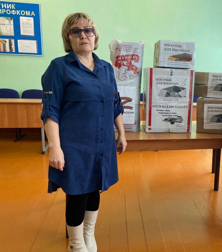 Учительница Юхмачинской школы Наталия Пичугина  принимает активное  участие во Всероссийской акции «Тепло для солдата»
