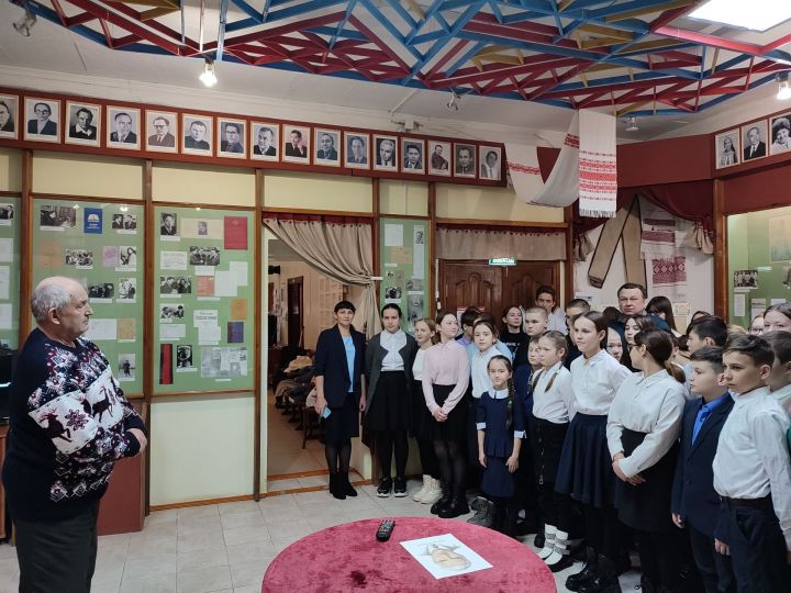 В музее чувашского поэта П.П.Хузангая дают детям очень полезные уроки истории нашего Отечества и его народов