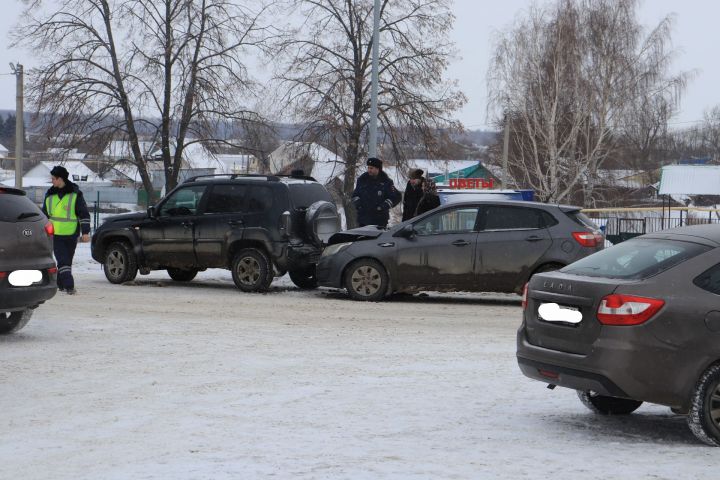 Сегодня в Базарных Матаках произошло столкновение двух автомашин