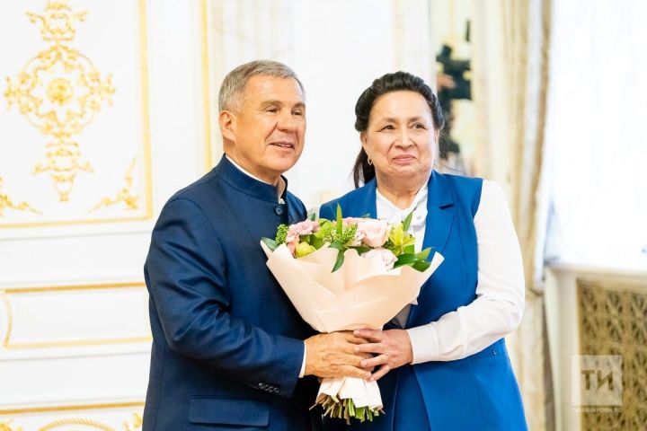 Түбән Кәчи мәктәбендә башлангыч сыйныф укытучысы Зоя Мурзаковага мәртәбәле  исеме бирелде