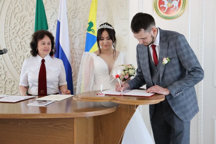 Сегодня состоялась свадьба Ринаса Гарипова и Алсу Залялетдиновой