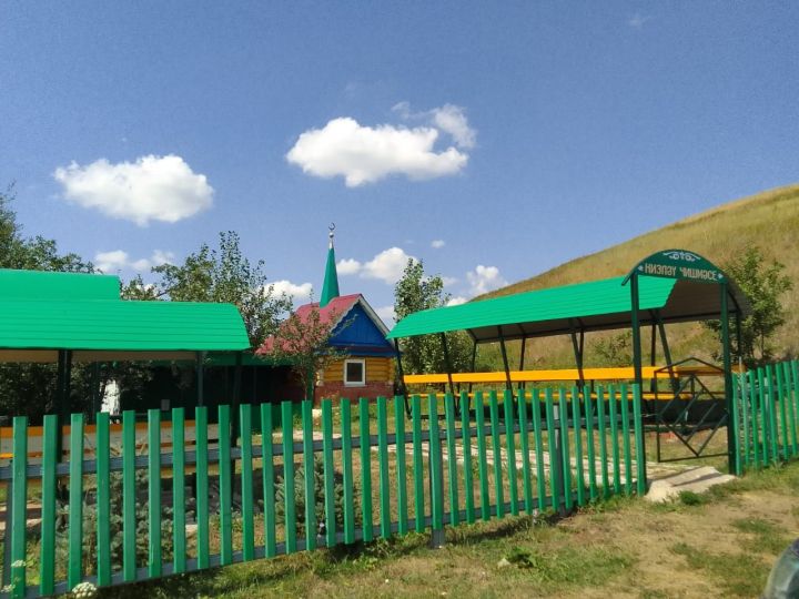 Яңа Алпар авылында яшьләр Кизләү чишмәсен гел карап торалар