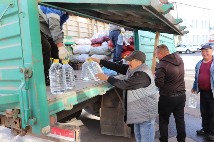Из Алькеевского района в зону СВО отправились автомашины с гуманитарным грузом