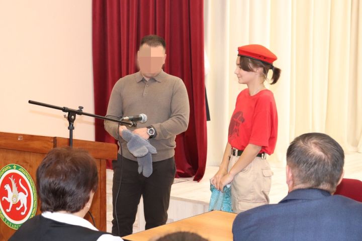 Герой России Раиль Габдрахманов встретился со старшеклассниками Базарно-Матакской школы