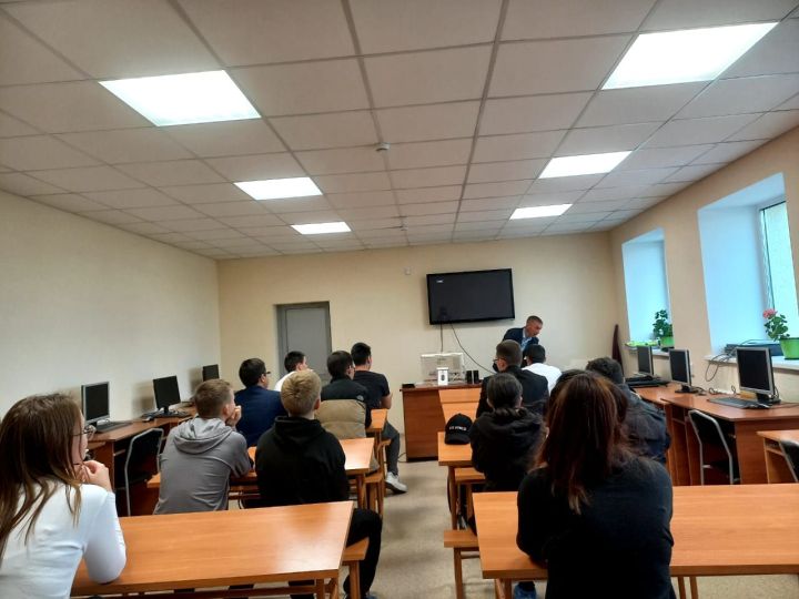 Автоинспекторы Алькеевского района приняли участие в учебном процессе учащихся
