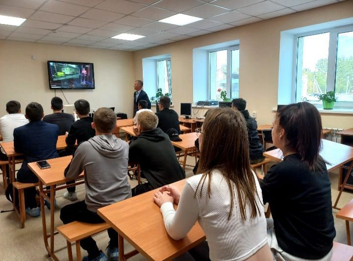 Автоинспекторы Алькеевского района приняли участие в учебном процессе учащихся