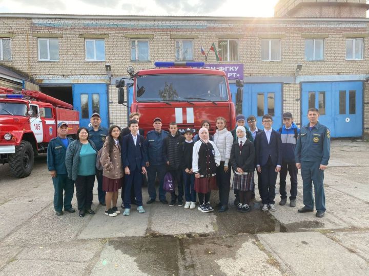 Учащиеся Базарно-Матакской гимназии имени Наби Даули посетили пожарную часть района