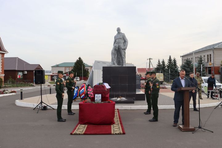 В Алькеевском районе простились с бойцом специальной военной операции Алексеем Тилавмуратовым