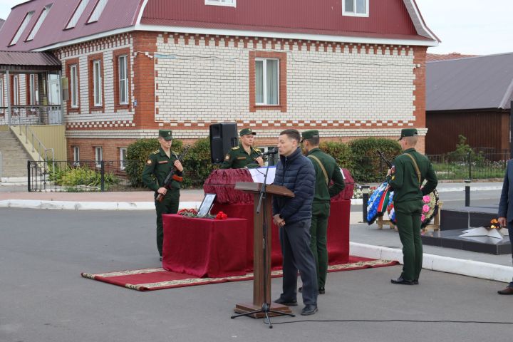 В Алькеевском районе простились с бойцом специальной военной операции Алексеем Тилавмуратовым