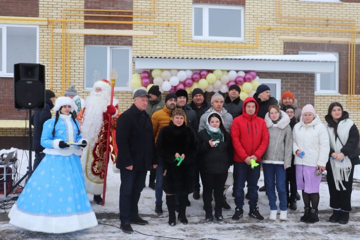 В Базарных Матаках сдали в эксплуатацию 3-этажный дом с 12 квартирами