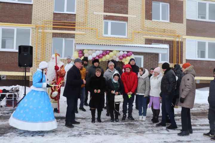 Базарлы Матак авылында  12 фатирлы өч катлы йорт файдалануга тапшырылды