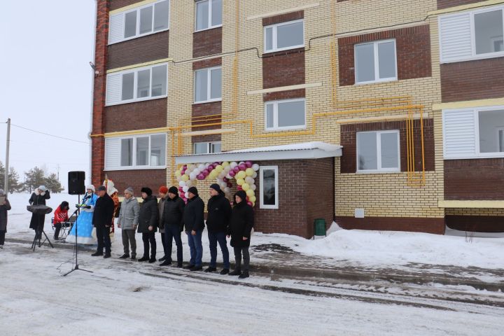 В Базарных Матаках сдали в эксплуатацию 3-этажный дом с 12 квартирами