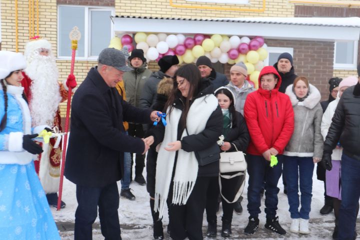 В Базарных Матаках сдали в эксплуатацию 3-этажный дом с 12 квартирами