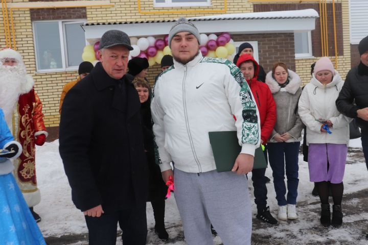 В Базарных Матаках сдали в эксплуатацию 3-этажный дом с 12 квартирами