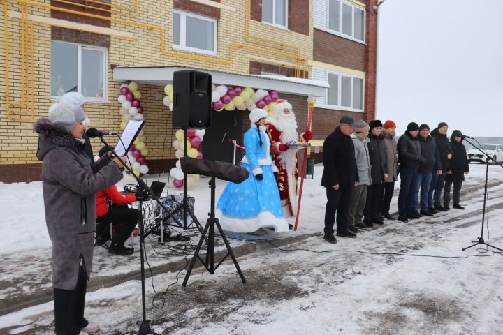 В Базарных Матаках сдали в эксплуатацию 3-этажный дом с 12 квартирами