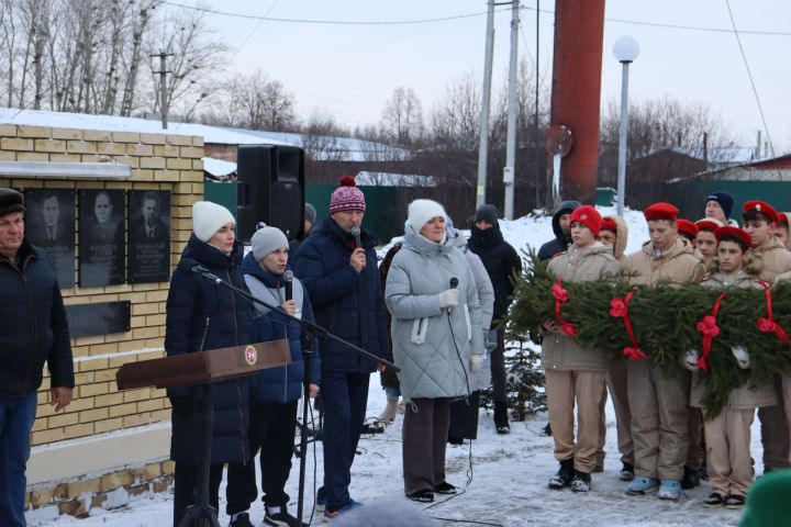 В парке Героям районного центра состоялся торжественный митинг