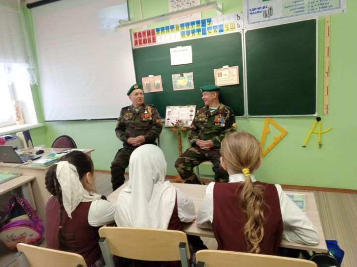 Ургәгәр мәктәбендә сугыш ветераннары белән очраштылар