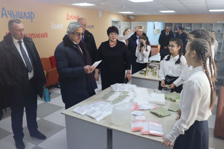 «Актай» клубында шөгыльләнүчеләр фронтка коры душ хәзерлиләр
