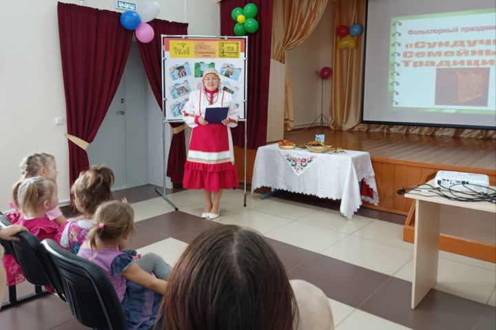 В Чувашско-Бурнаевском сельском доме культуры провели праздник «Сундучок семейных традиций»