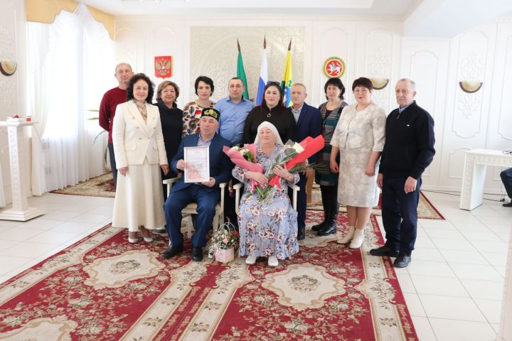 Жители села Нижнее Алькеево Ринат и Сания  Сабировы отметили 50-летие совместной жизни