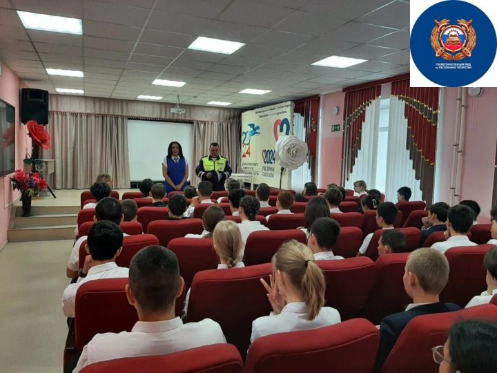 Госавтоинспекторы  провел профилактическую беседу со школьниками