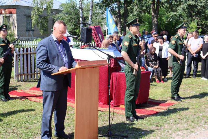 В селе Старые Матаки простились с Максимом Лычниковым, погибшим в СВО